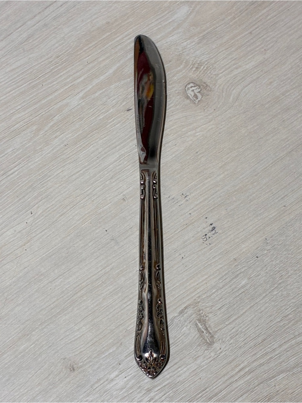 Vintage Imperial International Fleurette Stainless Dinner Knife Flatware 8"